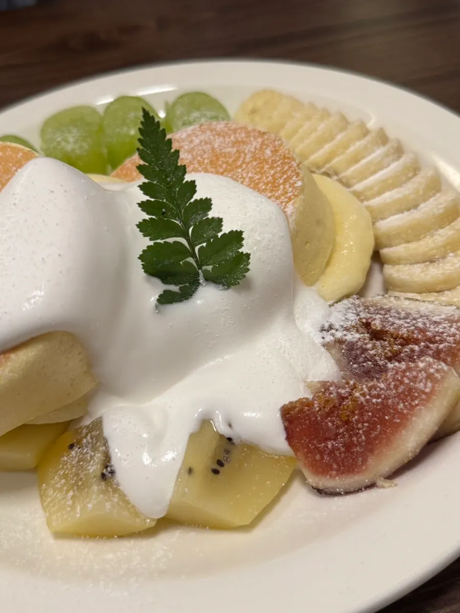 Cross-section of the fluffy soufflé pancake