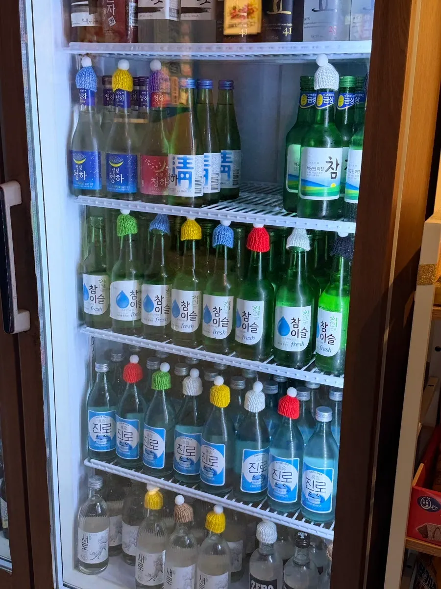 가게 한 켠에 진열된 옛날과자