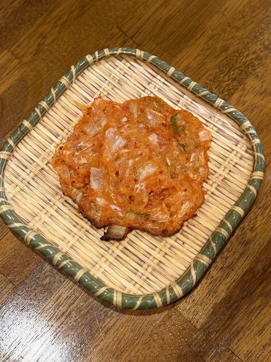 기본찬 생선미역국과 김치전
