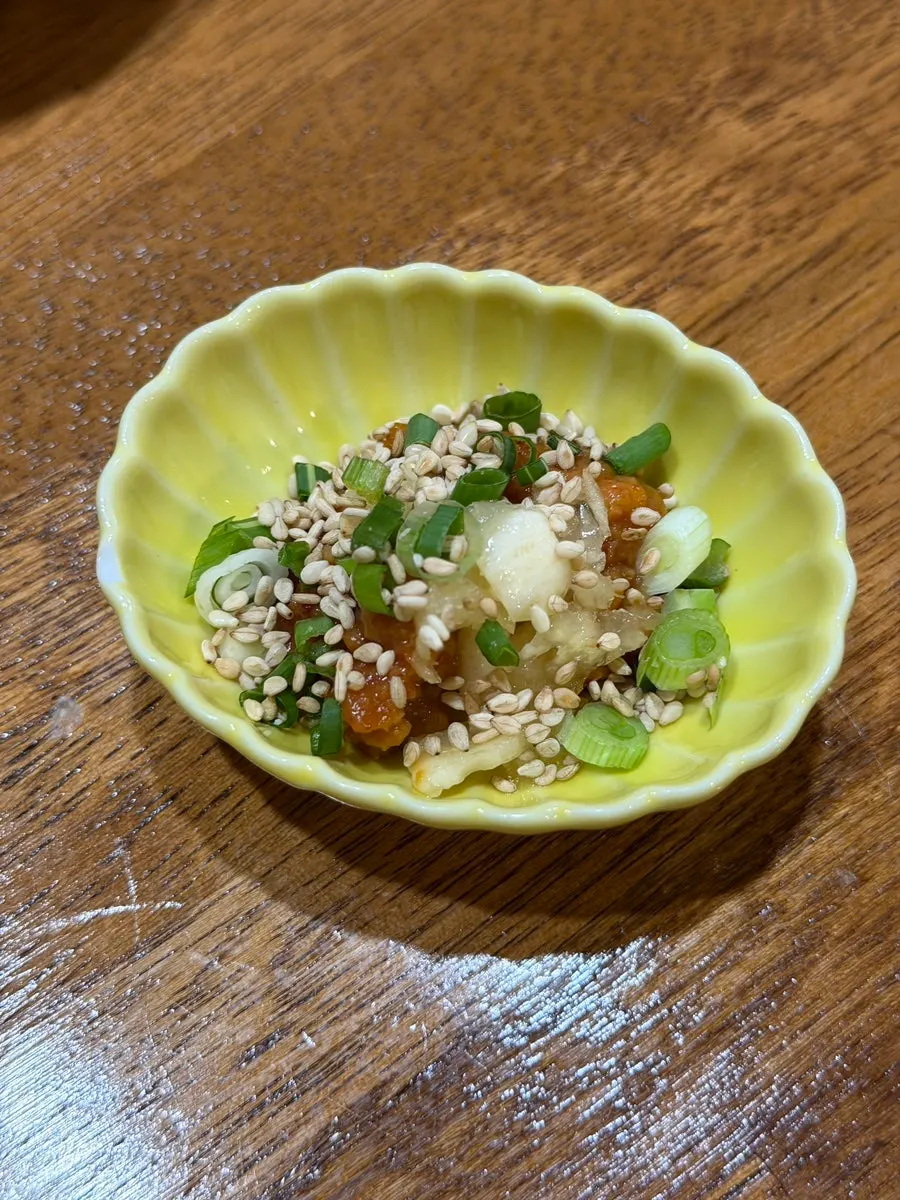 손질해 내어준 한치통찜 접시