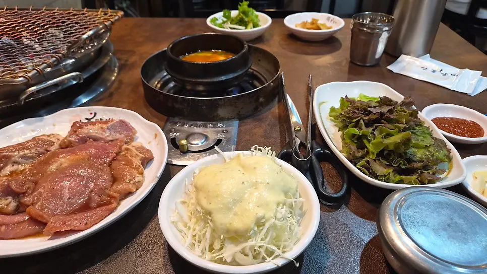 밥과 함께 마무리한 돼지갈비 식사
