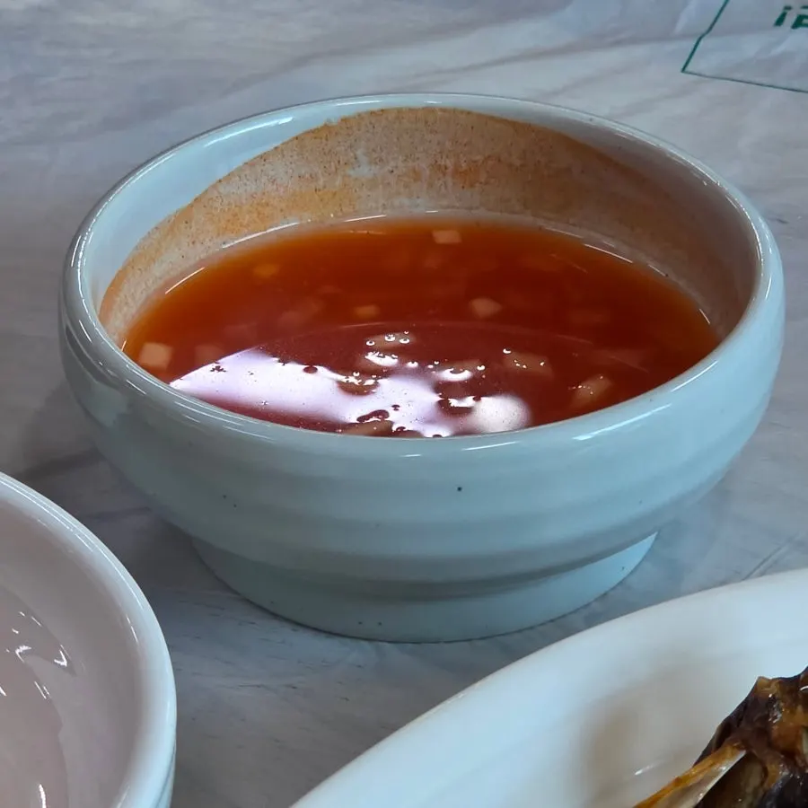 고춧가루로 붉은빛을 띠는 안동빨간식혜