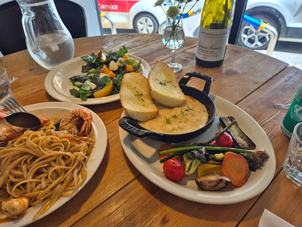 비스큐 소스가 진한 쉬림프 파스타 클로즈업
