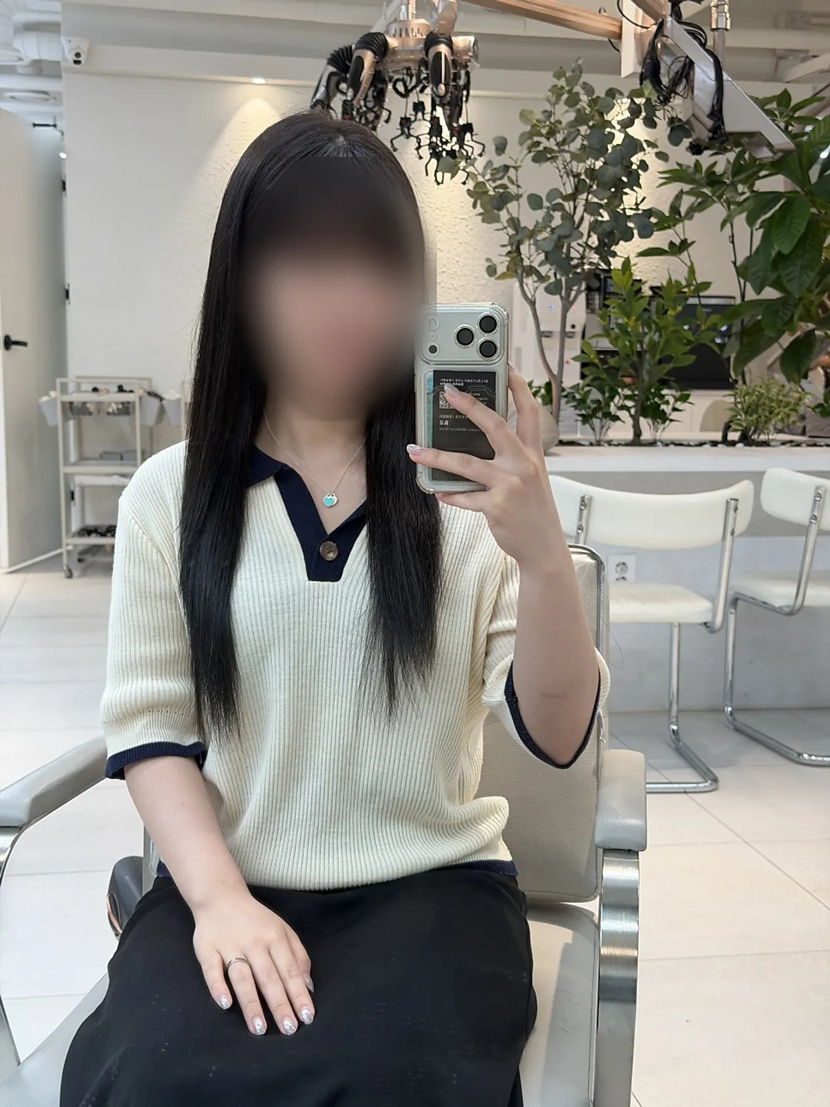 애쉬브라운 염색을 마친 롱헤어 모습
