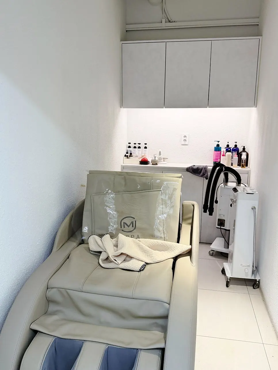 Massage chair seat used for the clinic
