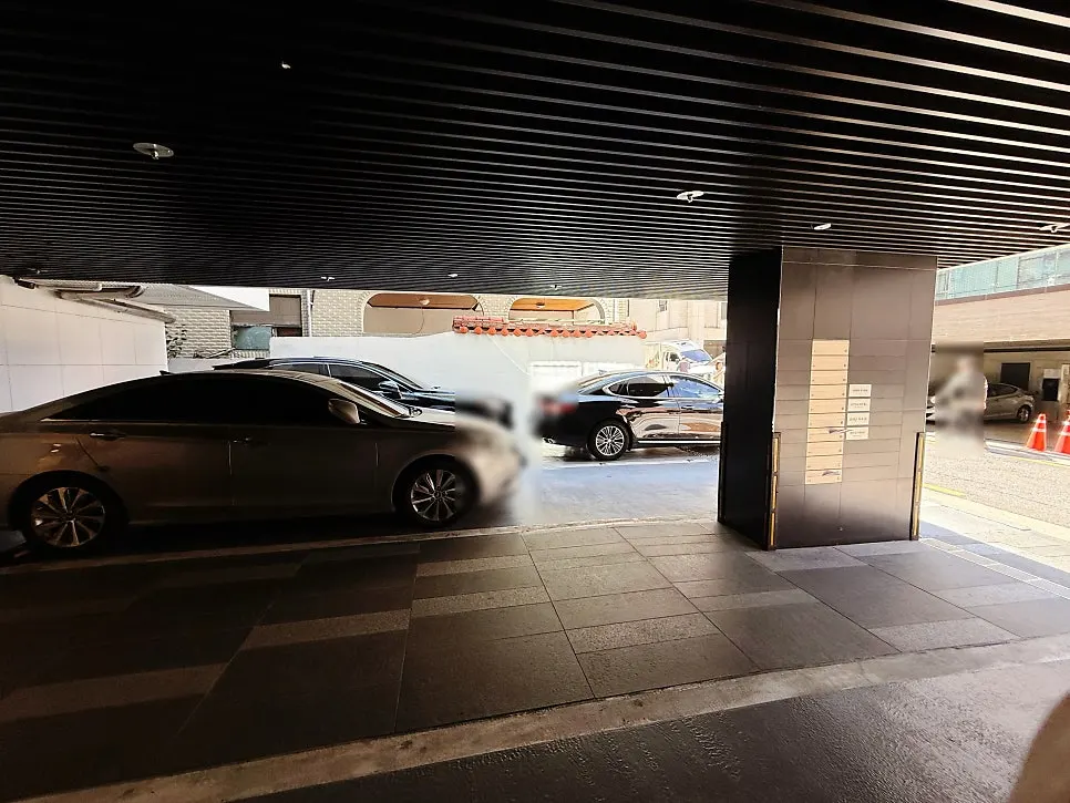 Free parking on the building's 1st floor