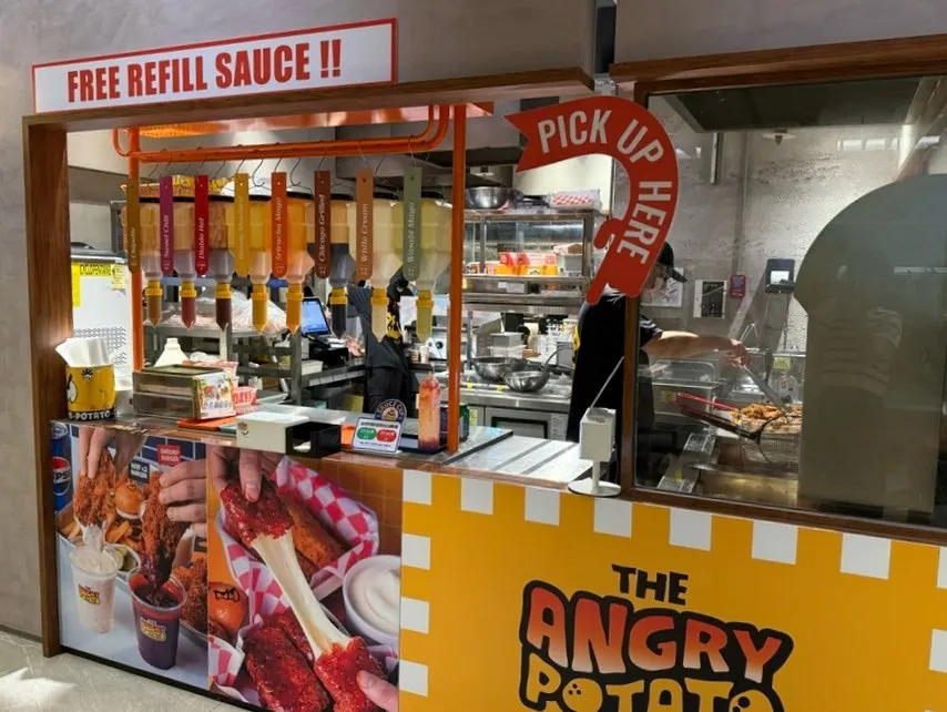Kitchen frying food to order