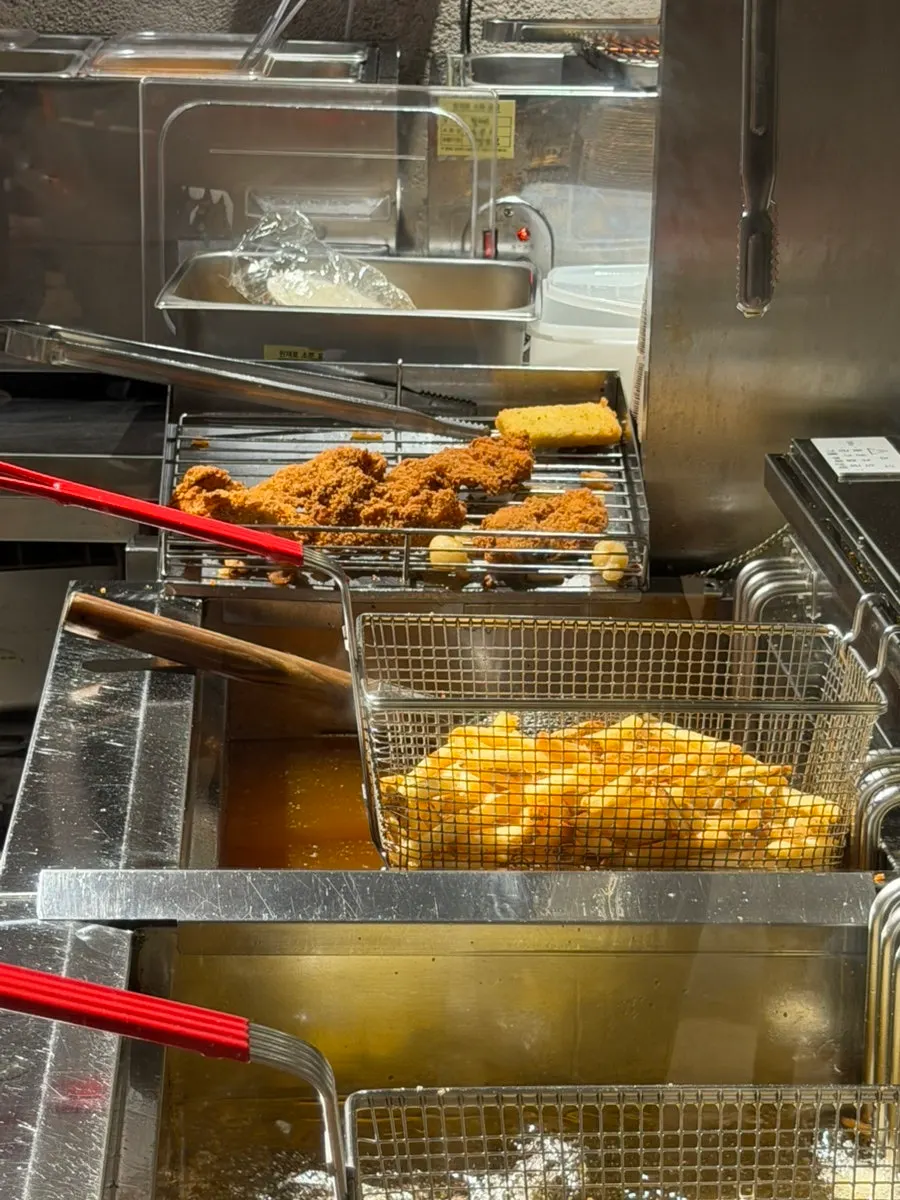 Sauce station with 9 sauces including ketchup
