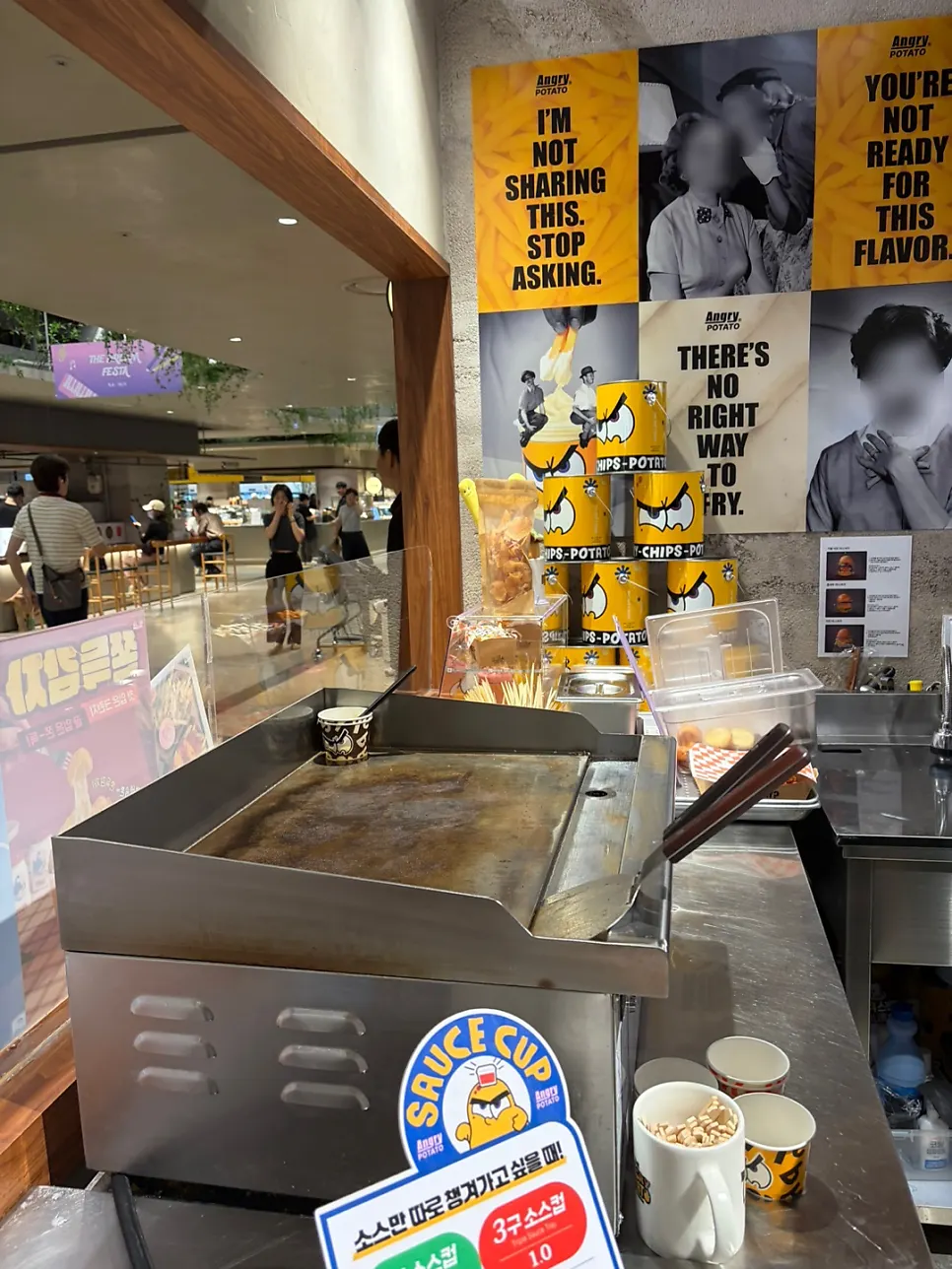 Self-serve sauce station