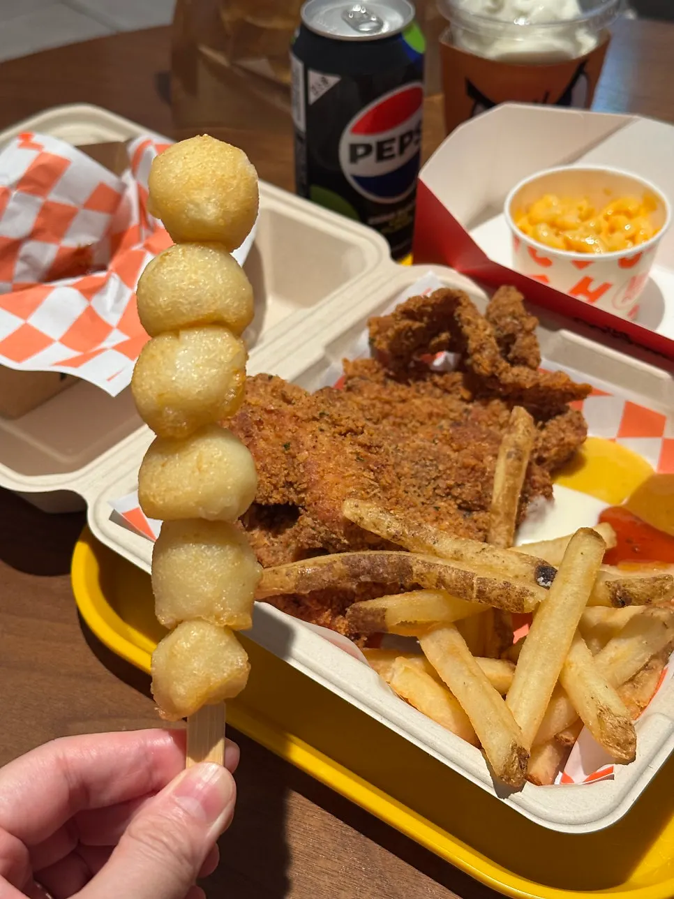 Mac and cheese served with the chicken box