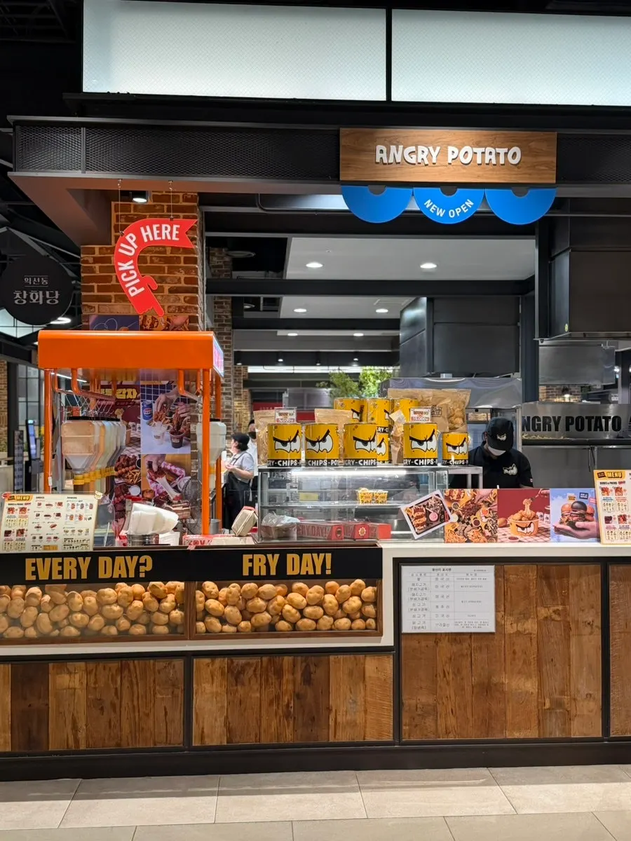 Vertical photo of the Angry Potato Songdo entrance