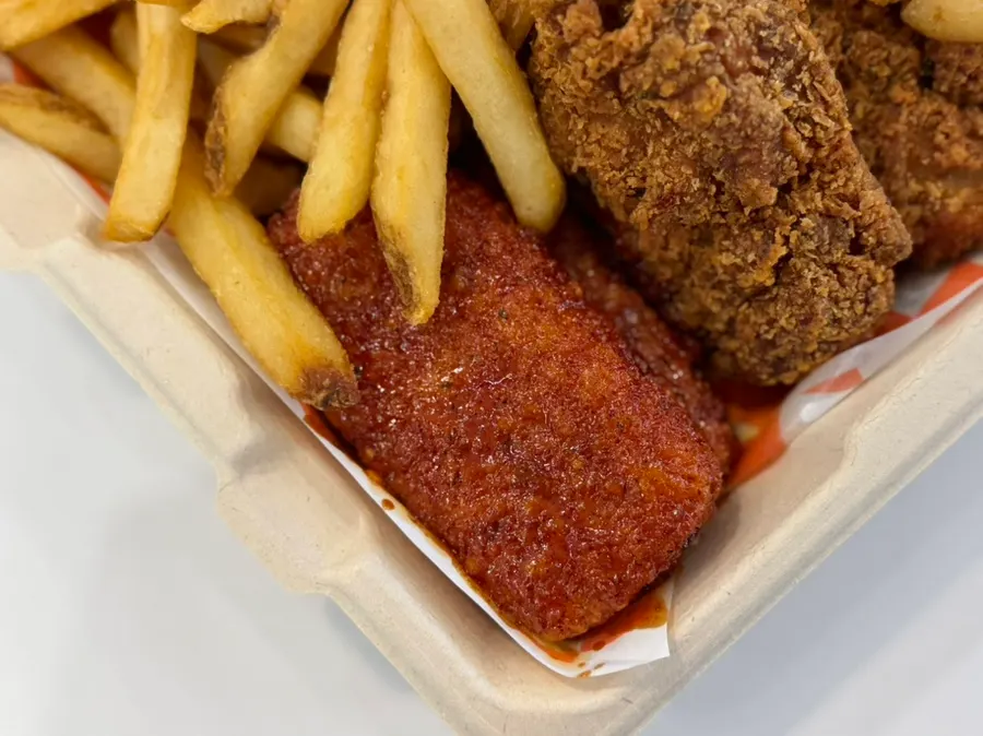 Chili cheese sticks with stretchy cheese pull