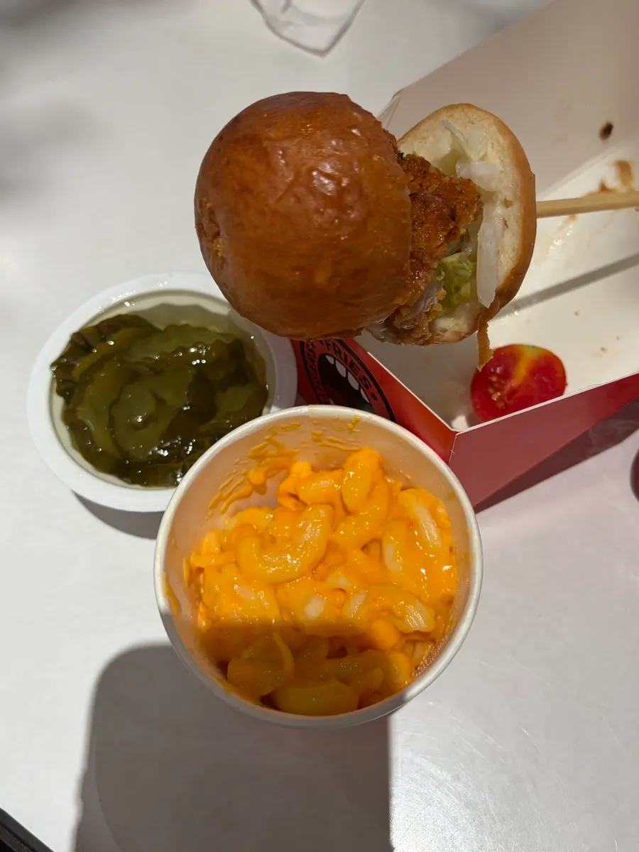 칠리스 치즈스틱과 맥앤치즈