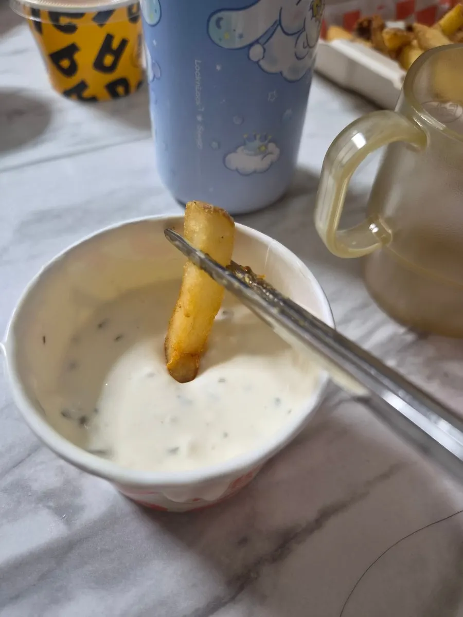 꾸덕한 맥앤치즈 감자 메뉴