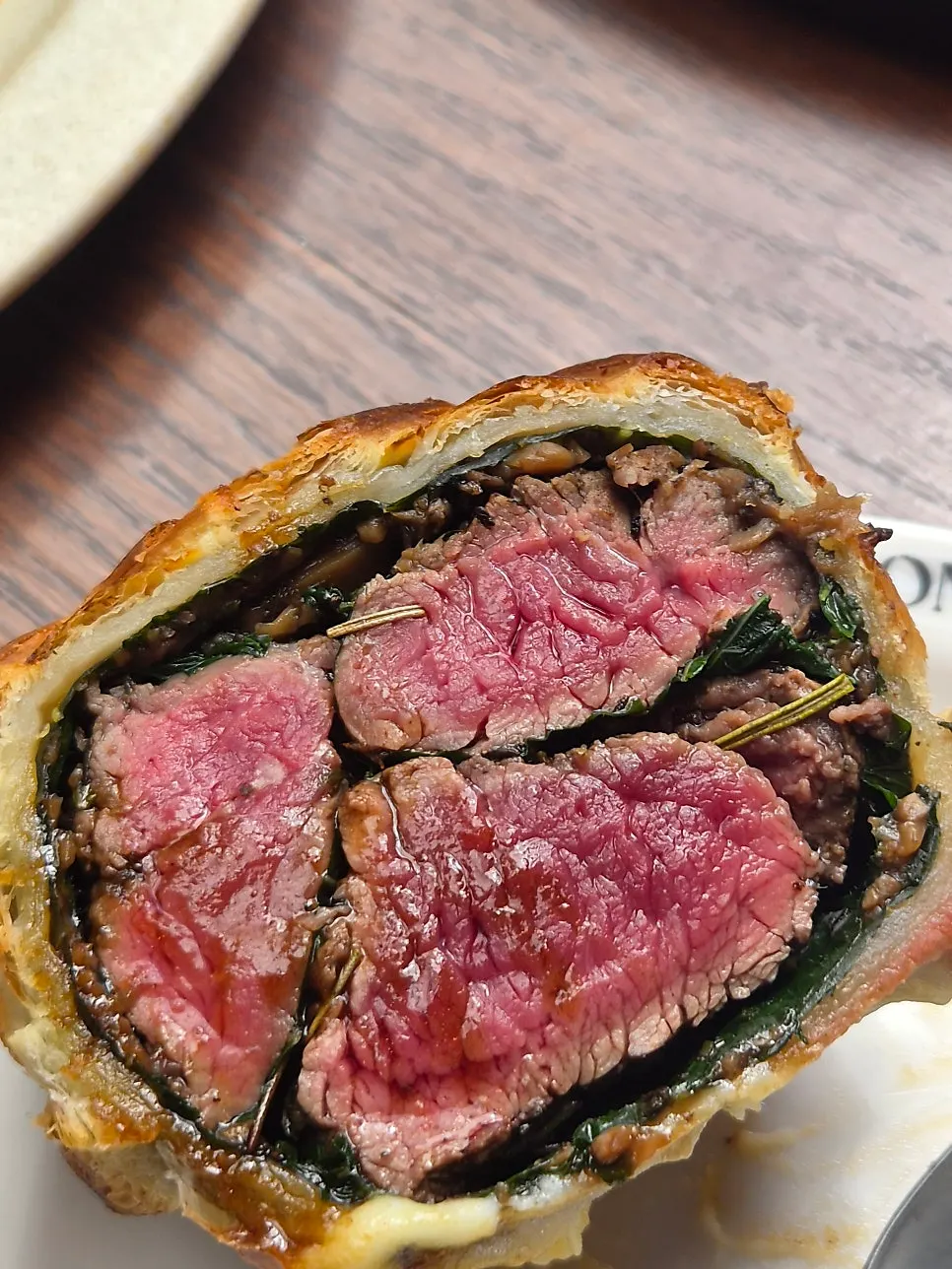 パイ生地とステーキのビーフウェリントン