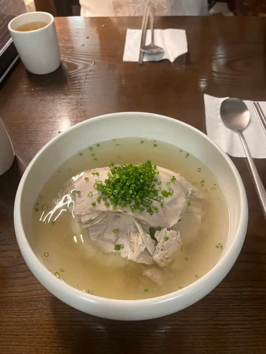 Clear pork gomtang