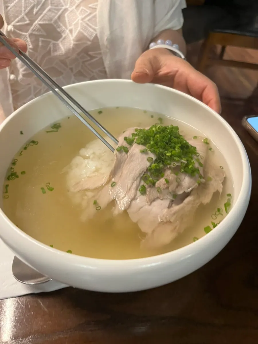 Clear, light pork gomtang