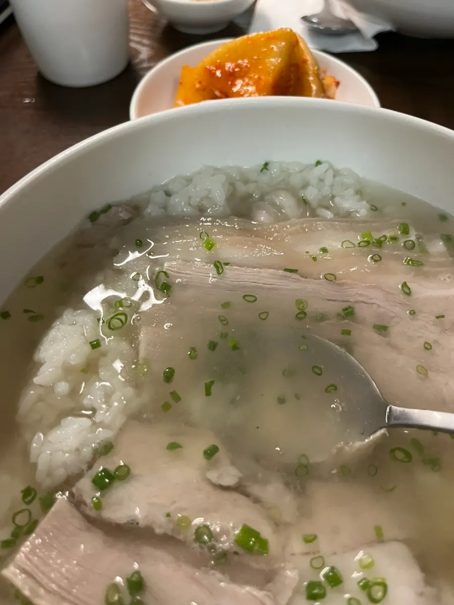 Pork gomtang broth