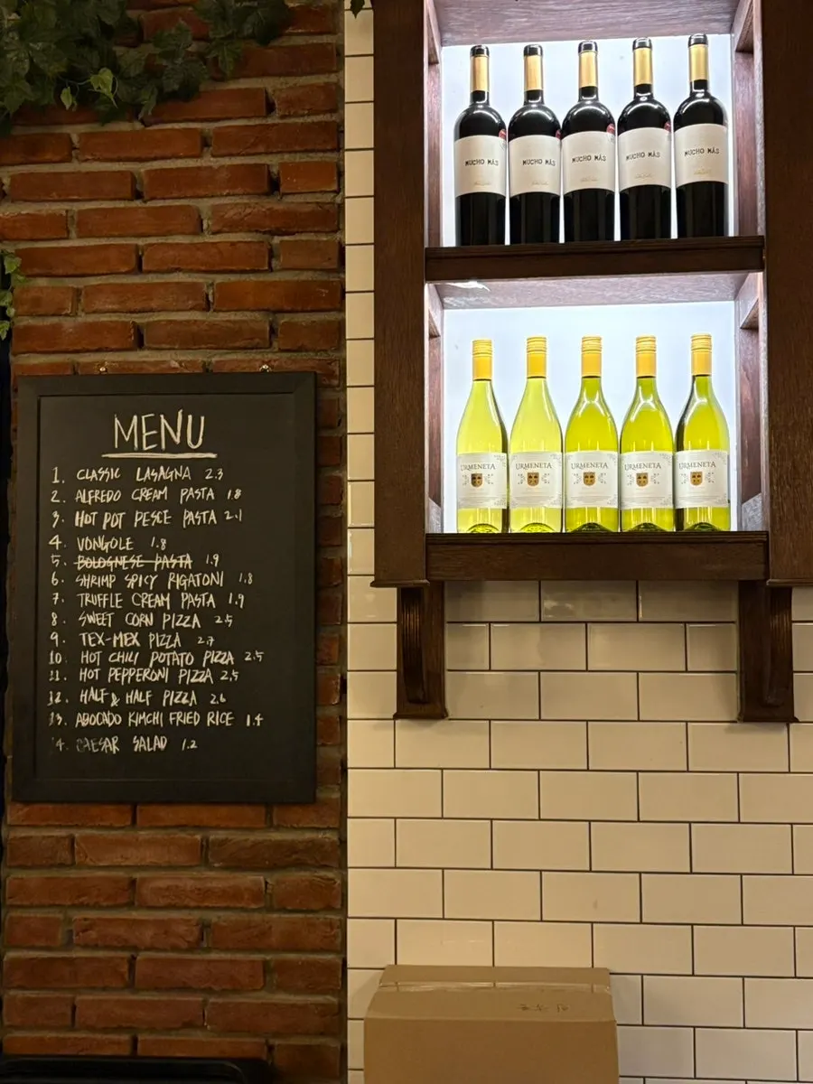 Menu pairing enjoyed in an atmospheric space