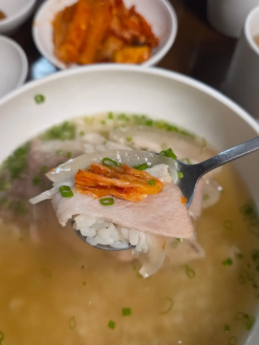 Tangbap-style gomtang with rice and meat