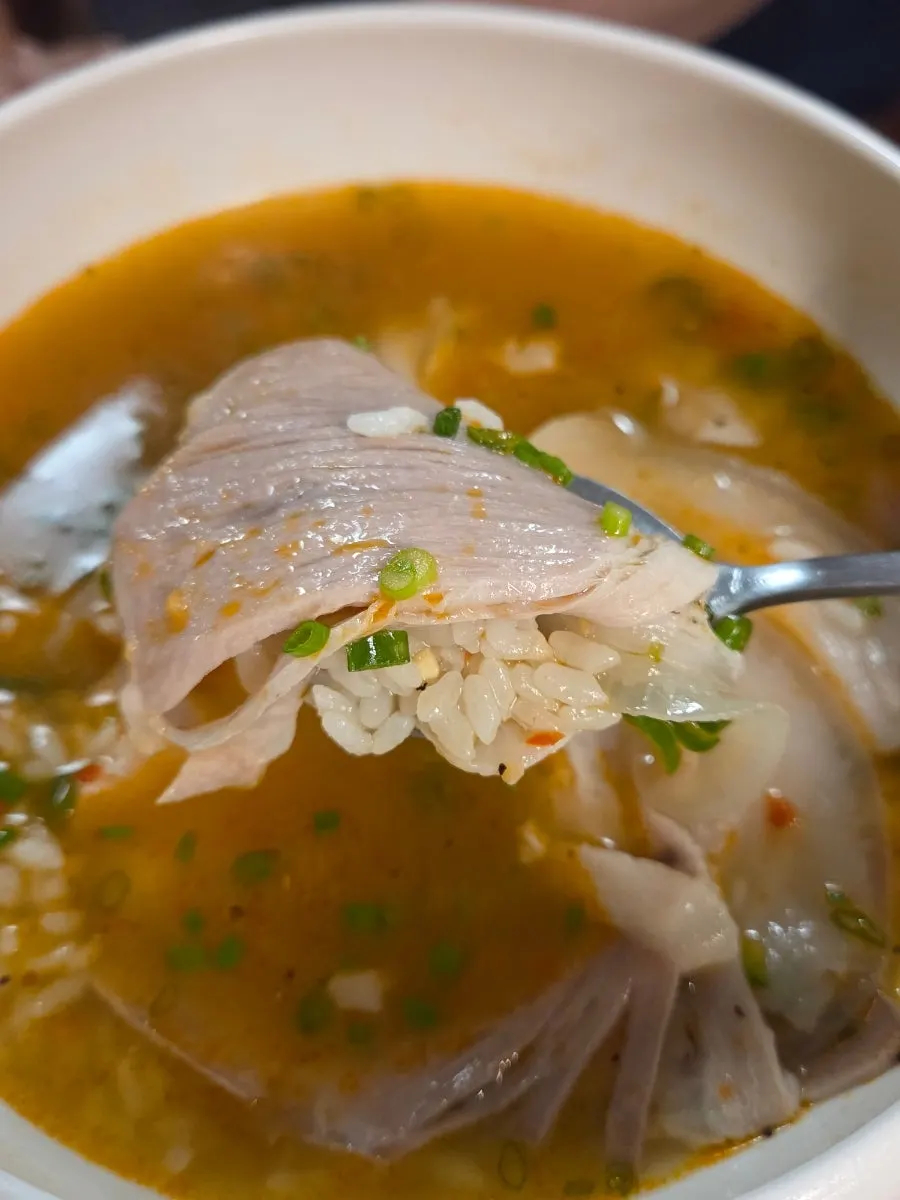 A meal sharing Wolha Gomtang and Hong Gomtang