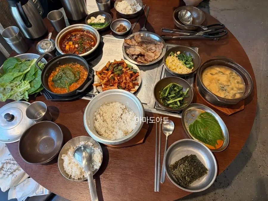 Table filled with the charcoal bulgogi set