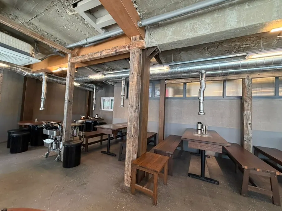 Seating layout at Eom Yongbaek Pork Grill Gwanghwamun Branch