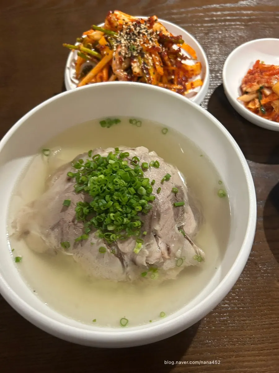 Wolha Gomtang served with rice
