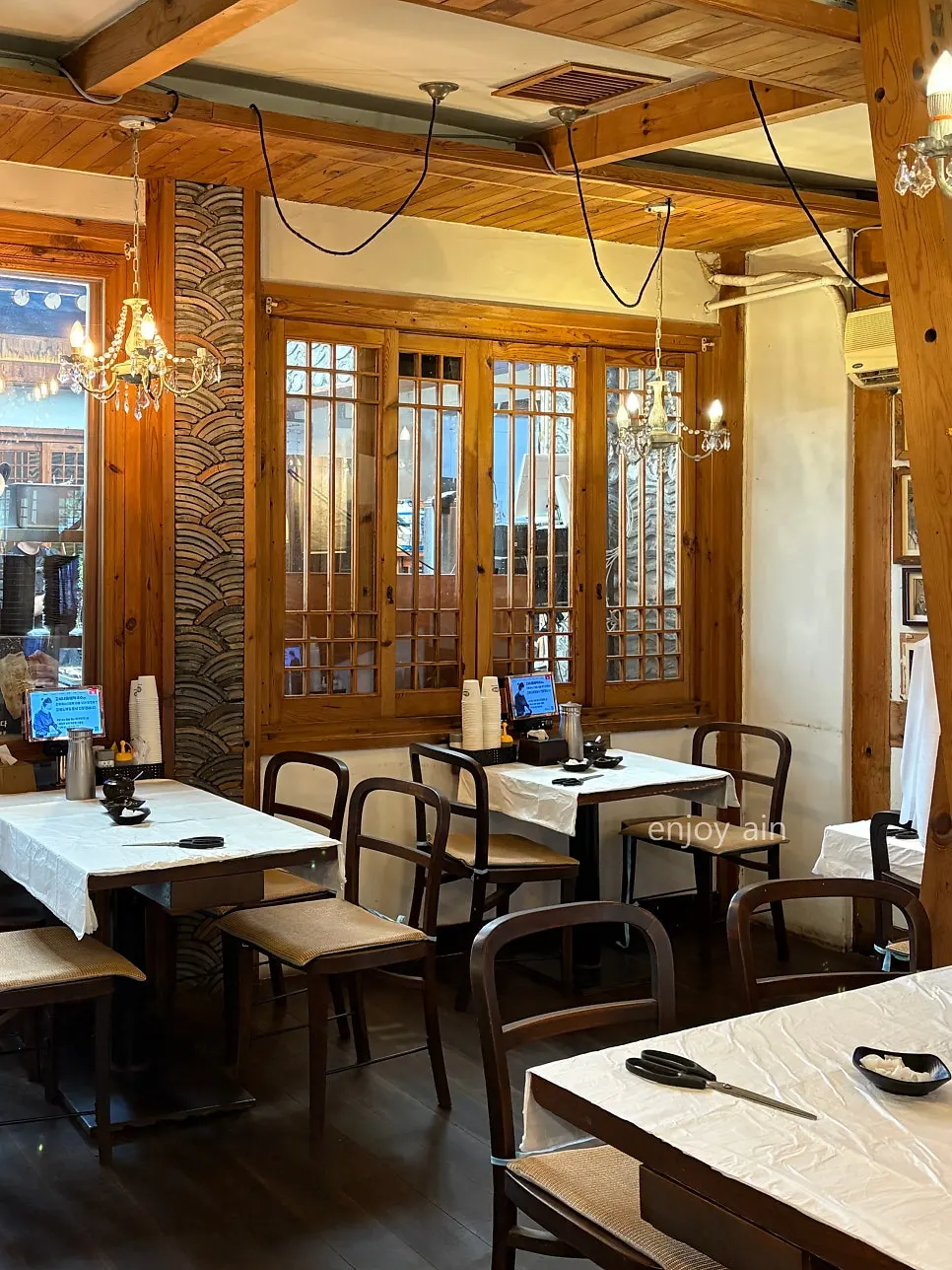 Hanok-style interior of the restaurant