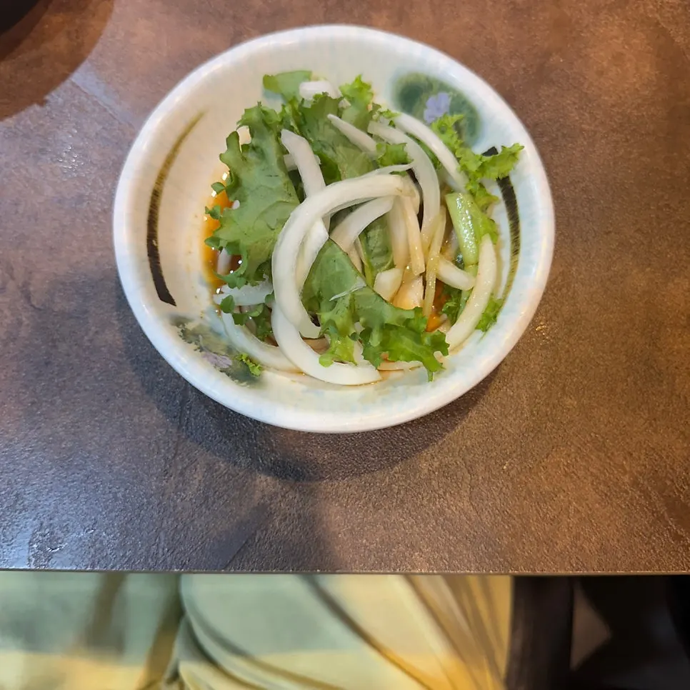 보쌈김치 스타일 김치와 양념게장 기본찬