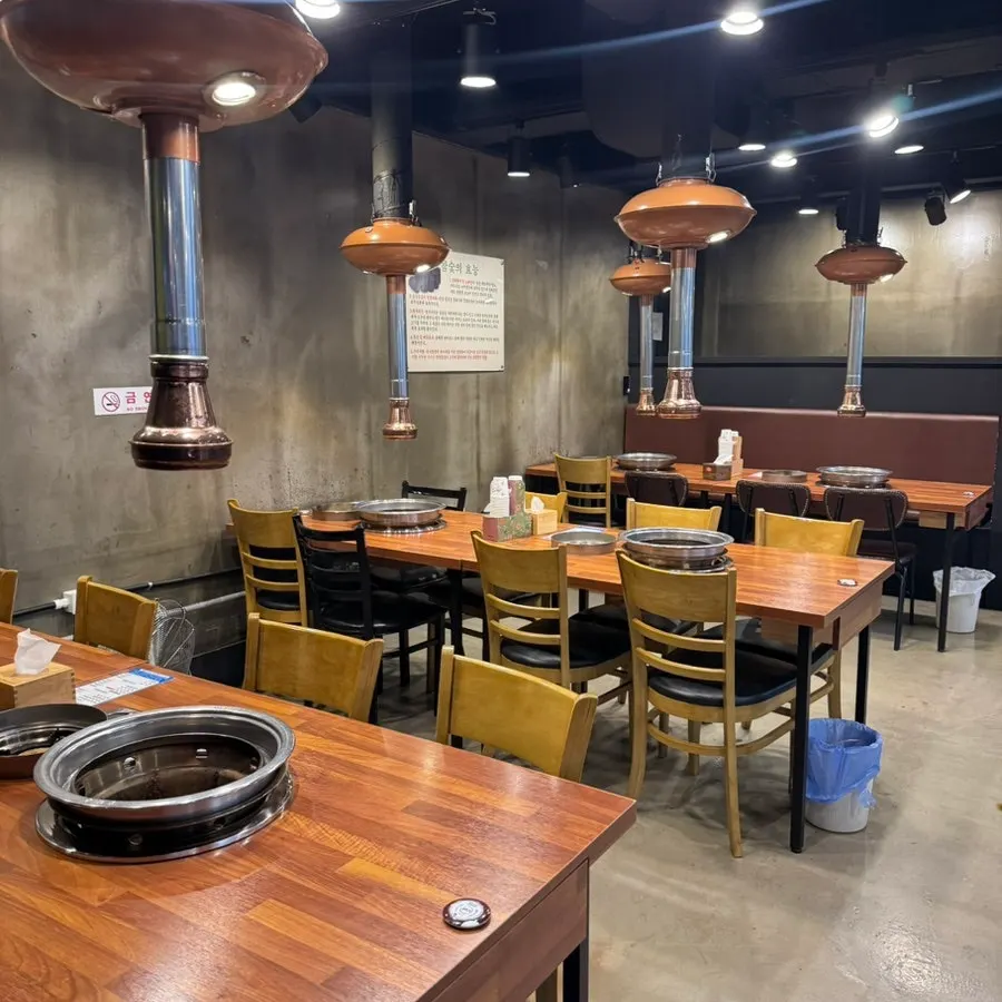 Interior table at Anhung Galbi Main Branch