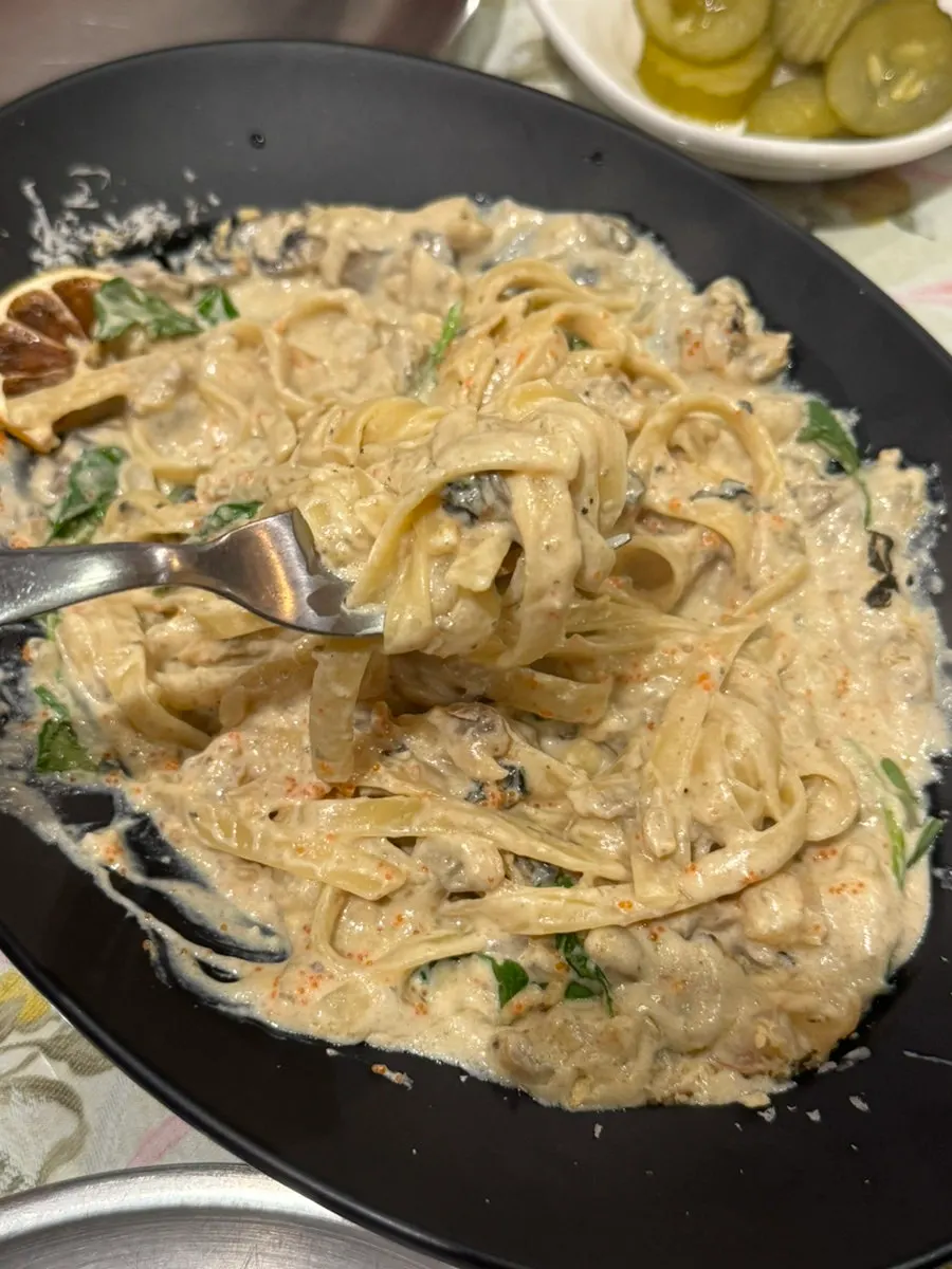 Cream pasta with shrimp and clams