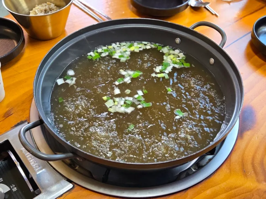 Mild beef jeongol kalguksu