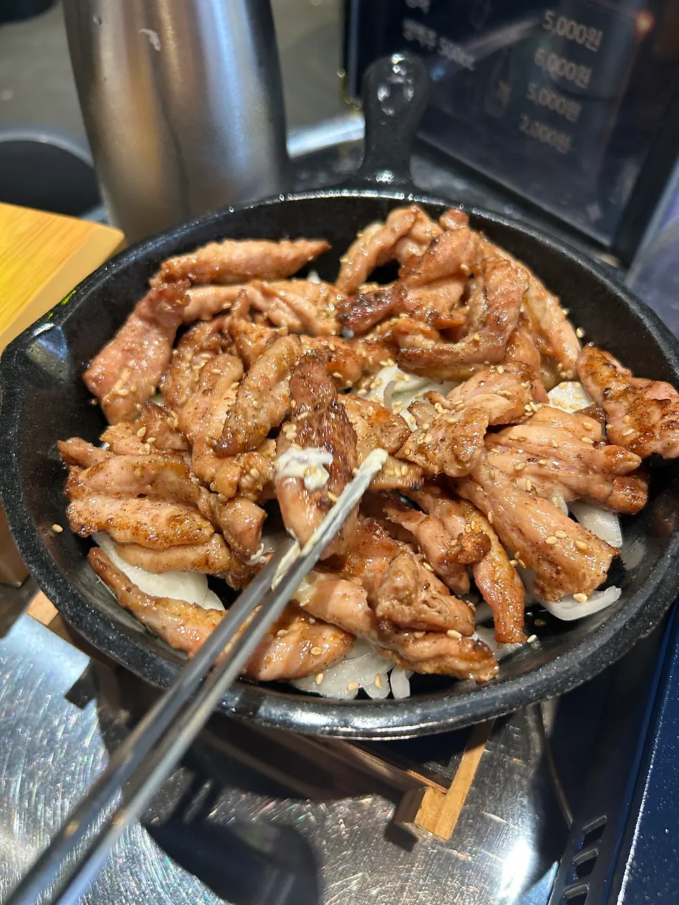 Gopchang wrap topped with special sauce and mayonnaise