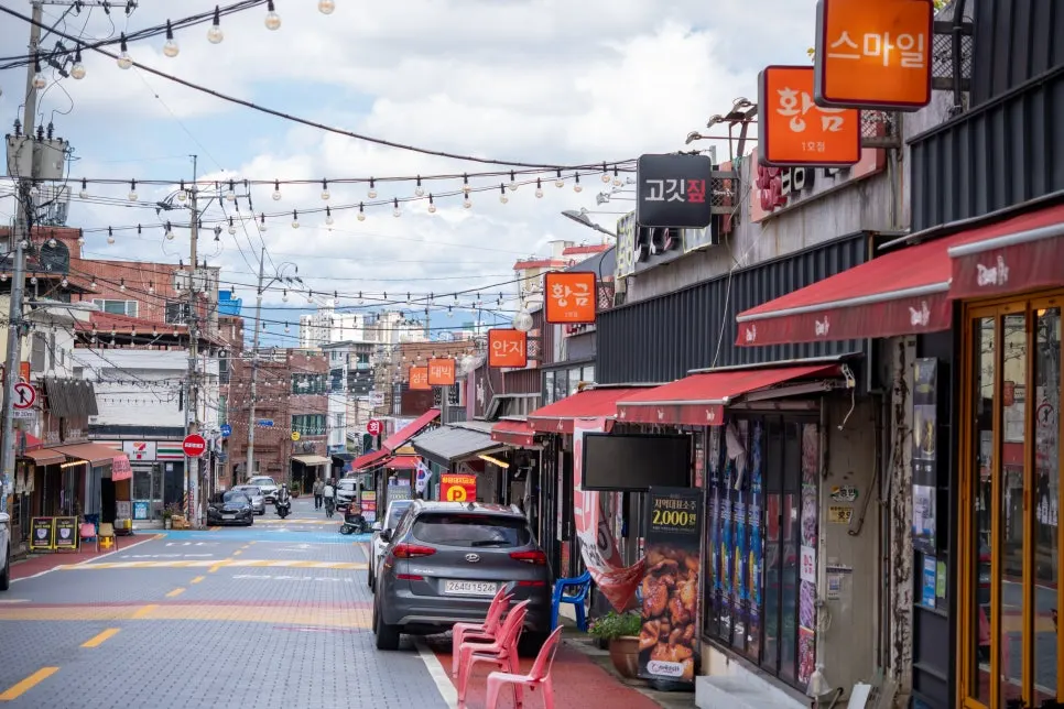 Street view of Anjirang Gopchang Alley in Daemyeong-dong, Daegu