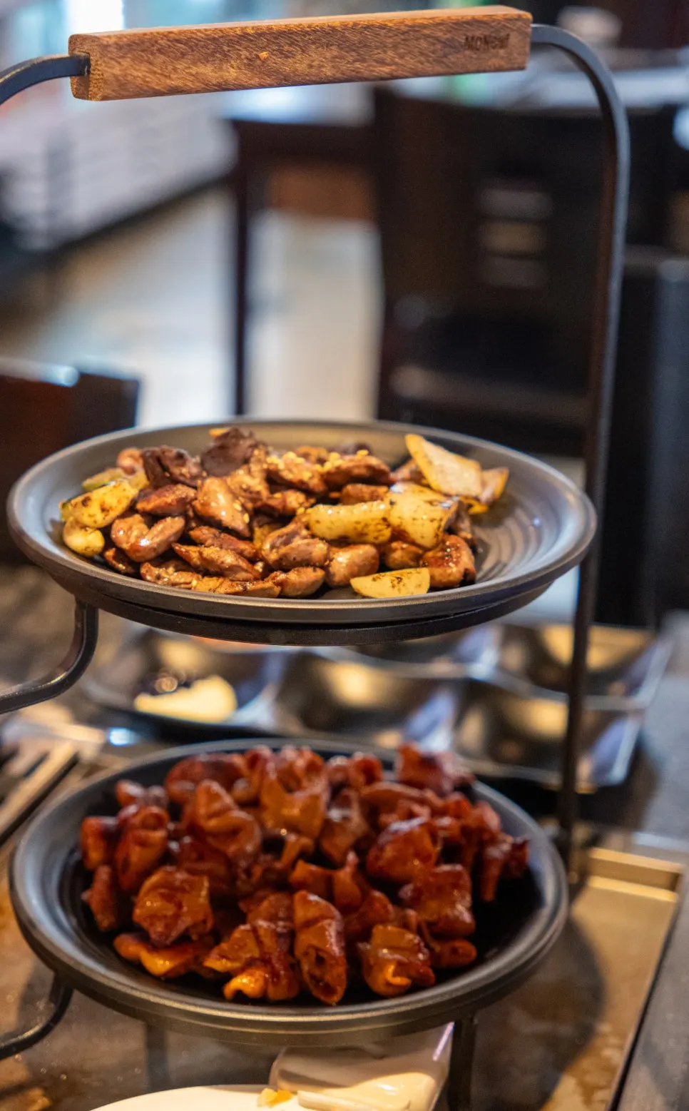 Table set with seasoned gopchang and grilled heart