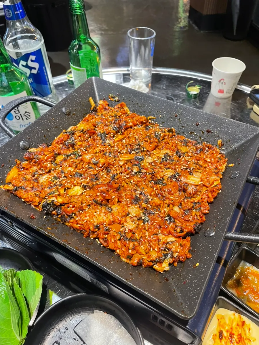 Fried rice made with leftover sauce and seaweed flakes