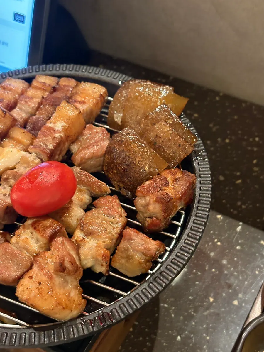 Pork rind served with the set