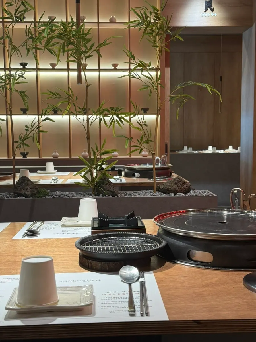 Wide table seating at Anmin Busan