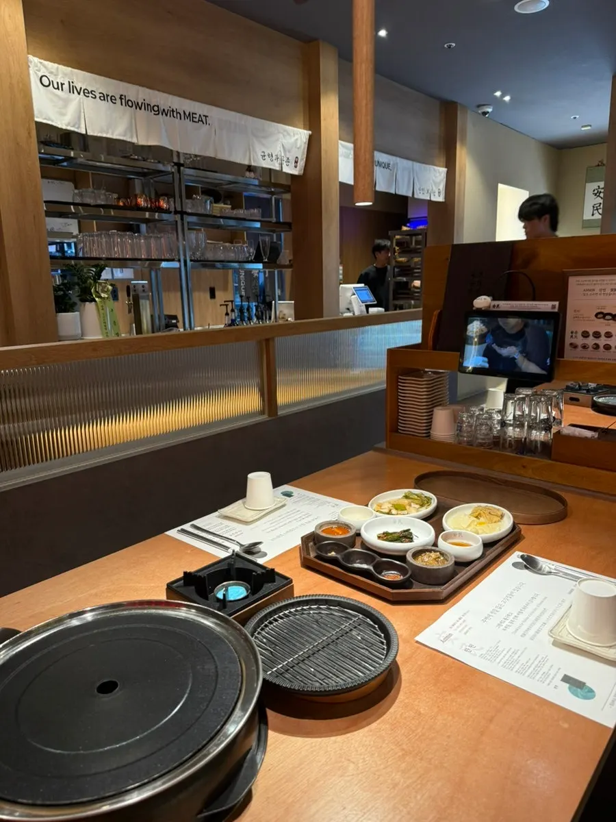 Room-style seating at Anmin Busan