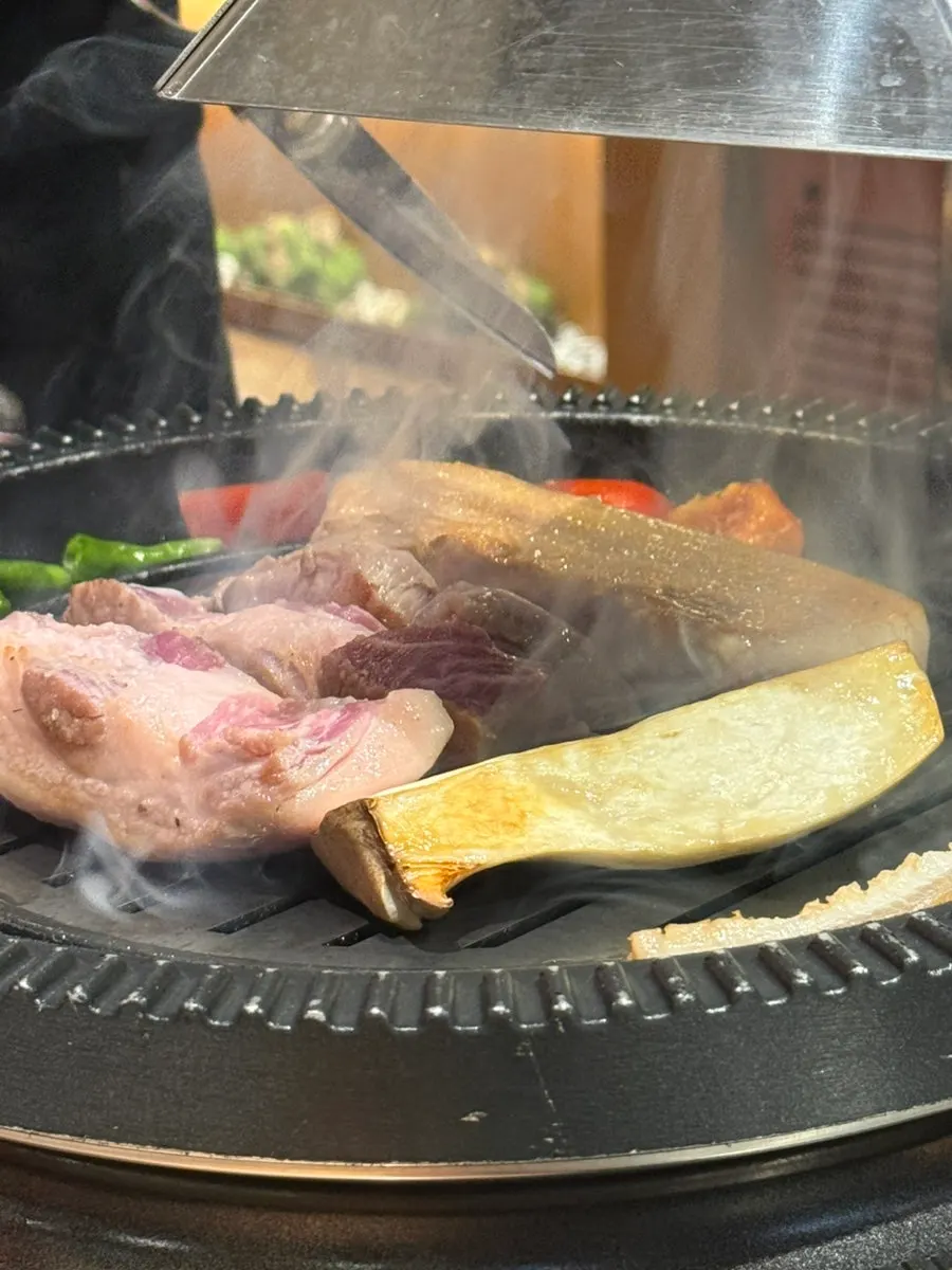 Meat and pork rind on the grill