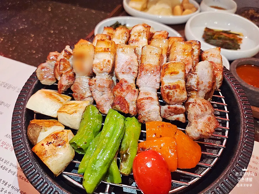 철판에 올려 보온한 구운 삼겹살