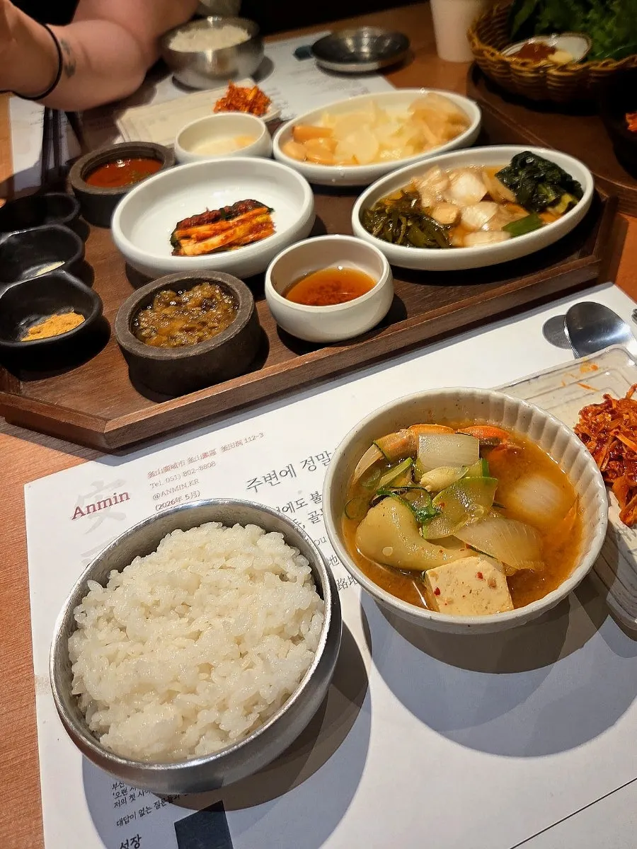 안민 부산점 테이블 전체 상차림