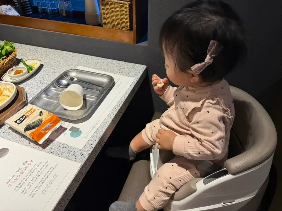 손님 번호가 적힌 종이 테이블매트