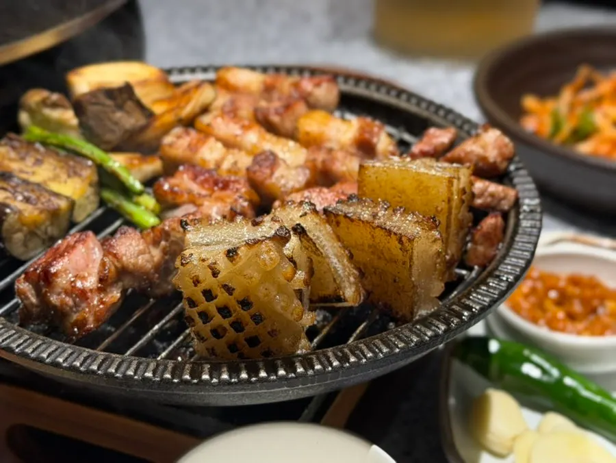 초로 온도를 유지하는 고기 접시