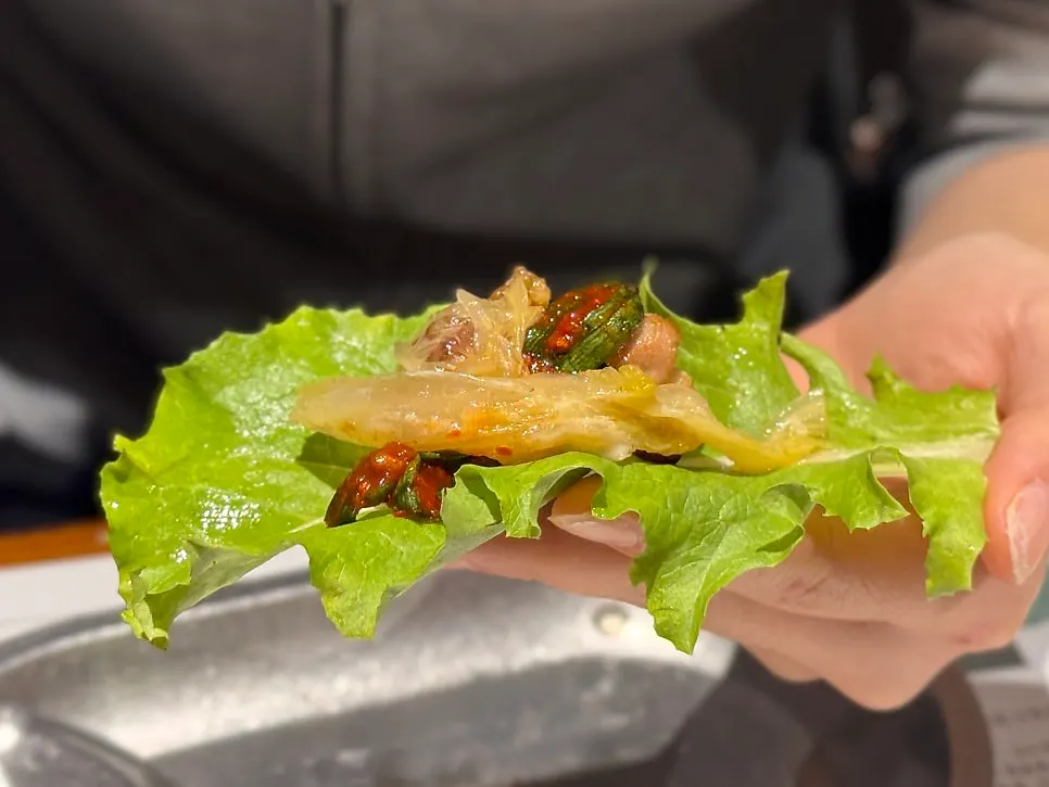 Lettuce wraps and basic side dishes served with the meat