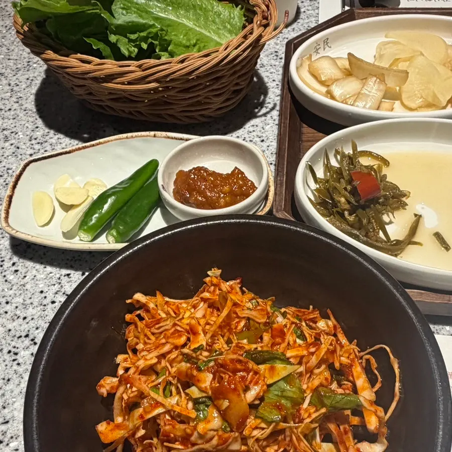 반찬 종류를 안내하는 설명