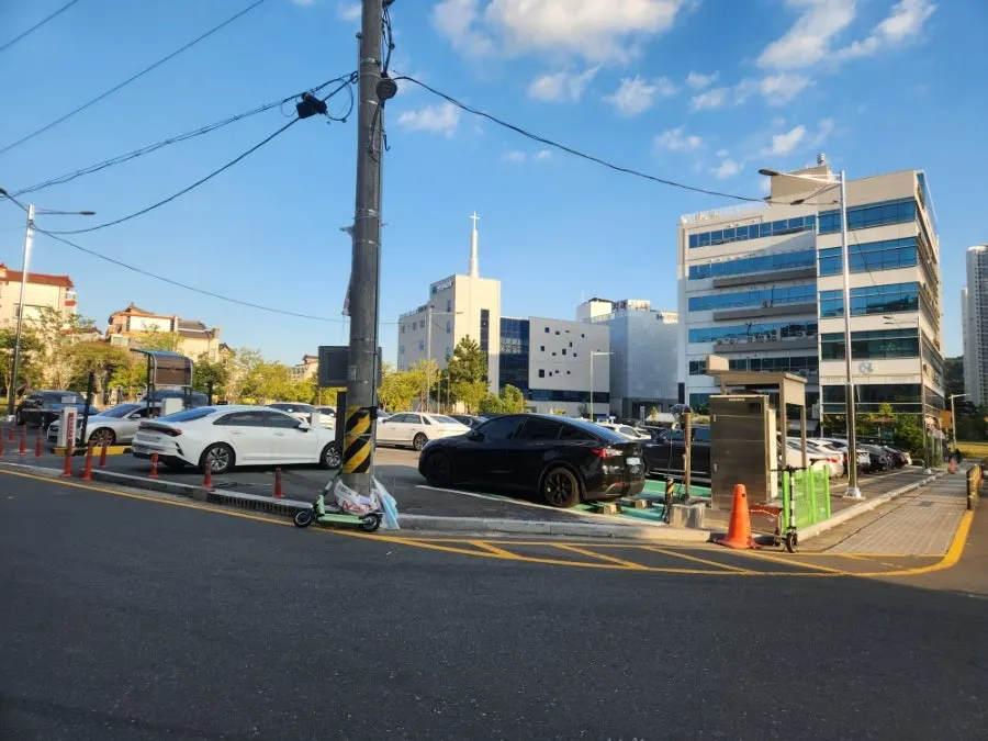 가게 앞 중동 공영주차장 전경