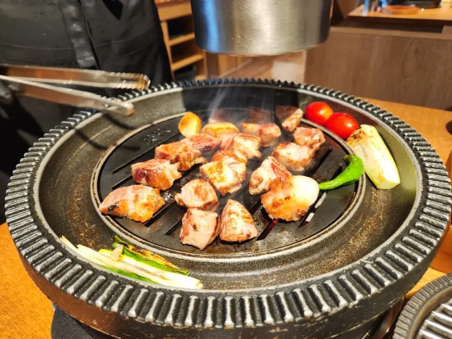 노릇하게 구워진 목살 클로즈업