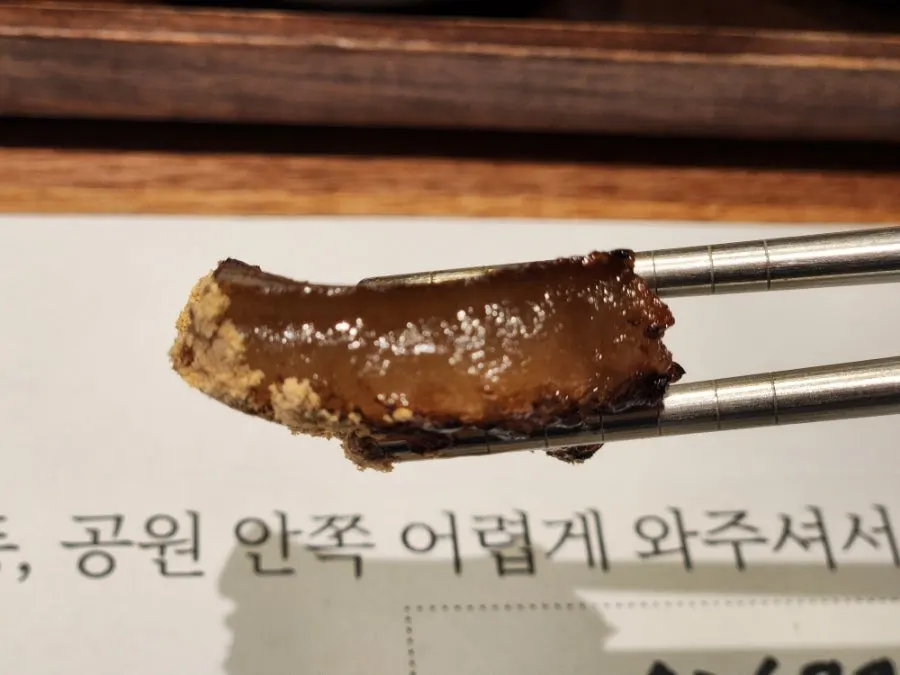 두툼하게 구워진 한방껍데기